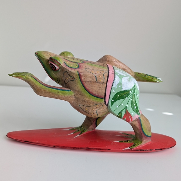 Surfer Frog Carved Wood Figurine Beach Vibes Ron Jon Surf Girl Hawaii Australia - Picture 2 of 16